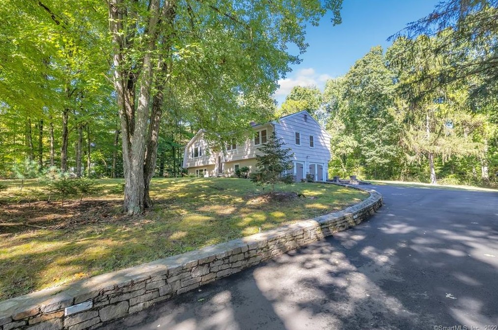 521 Clintonville Rd, North Haven, CT 06473