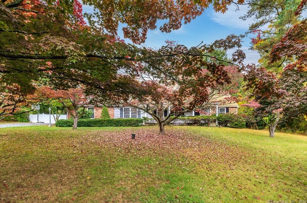 87 Russet Rd, Stamford, CT 06903