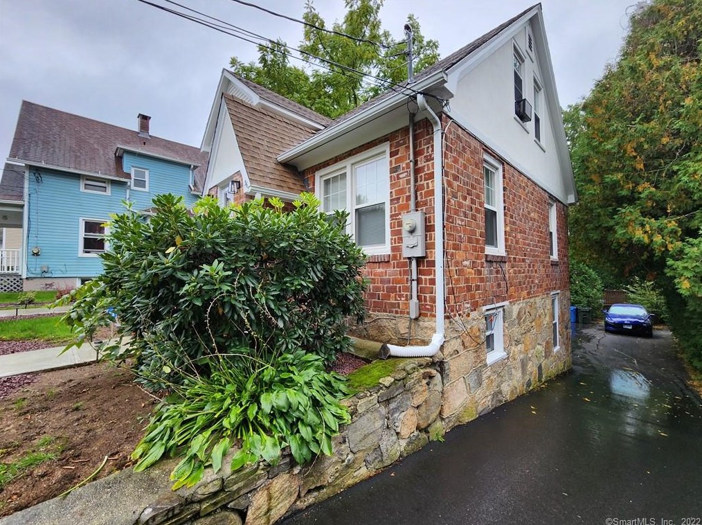 36 Pratt St, Norwich, CT 06360