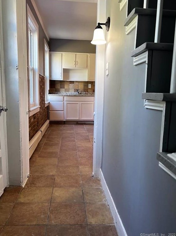 39 Providence St, Taftville, CT 06380-1411