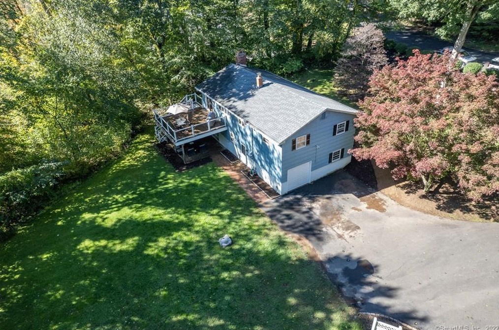 27 Buttermilk Ln, Branford, CT 06405-2701