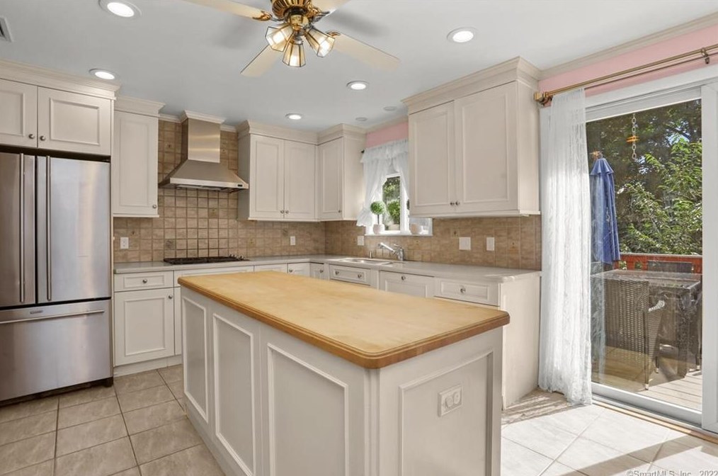 12 Neighborly Way, Riverside, CT 06878