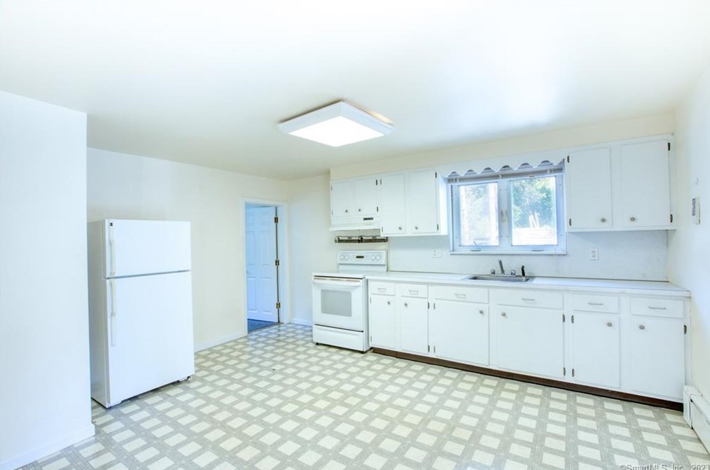 564 River Rd, Cos Cob CT  06807-1905 exterior