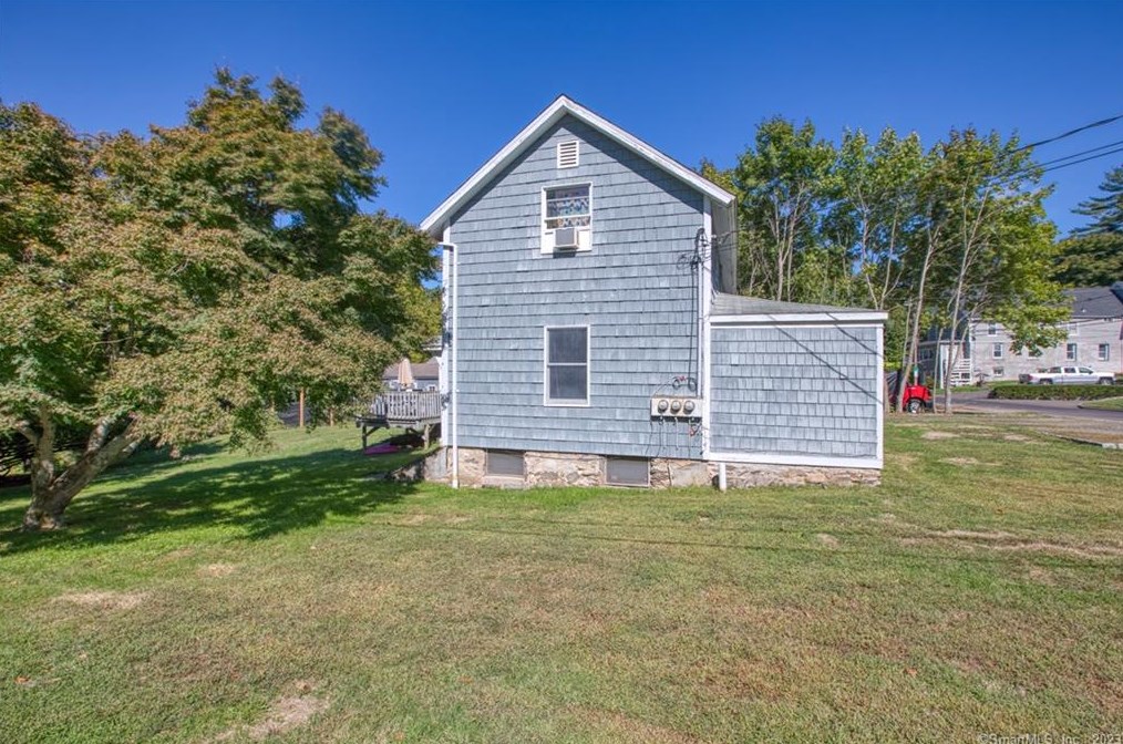 564 River Rd, Cos Cob CT  06807-1905 exterior