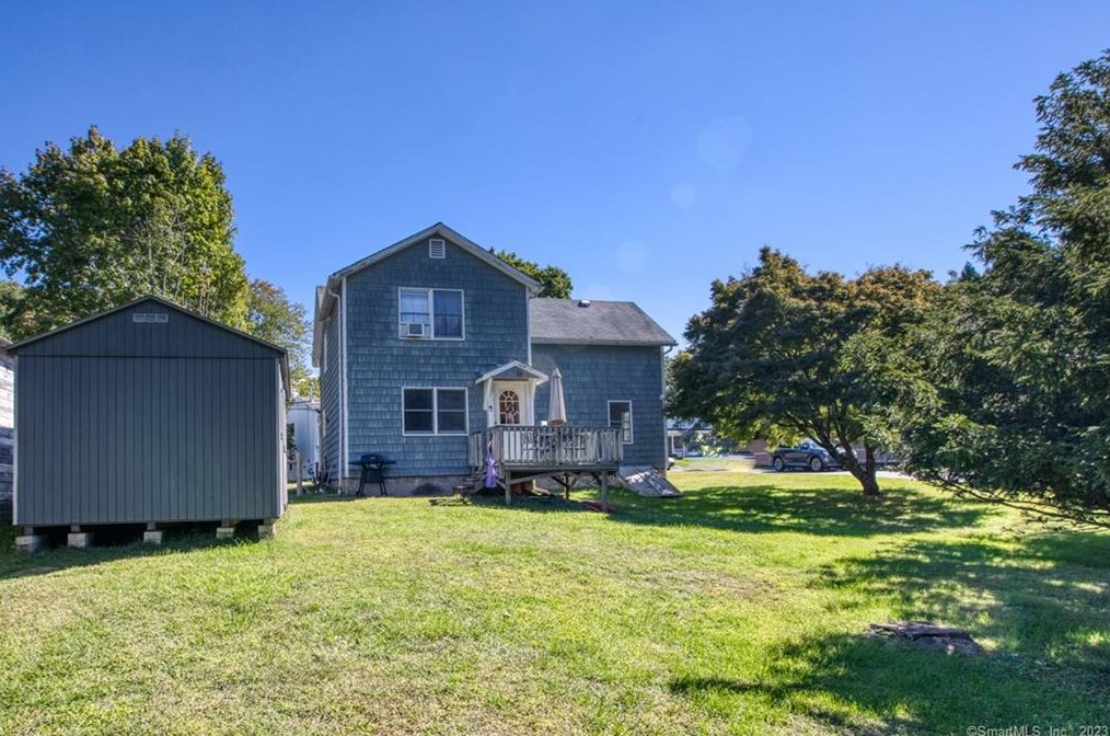 564 River Rd, Cos Cob CT  06807-1905 exterior