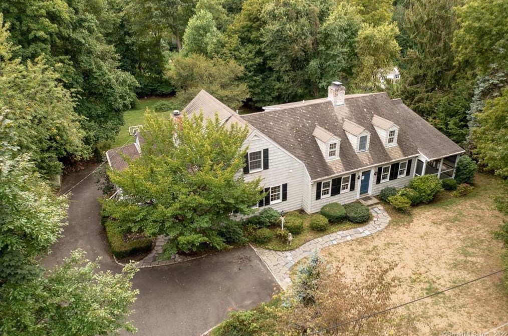 32 Stanton Rd, Tokeneke, CT 06820-5127