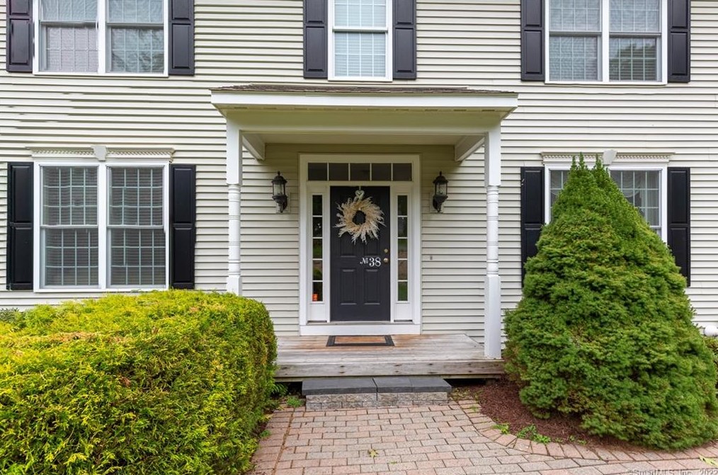 38 Freedom Dr, Collinsville, CT 06019-3412