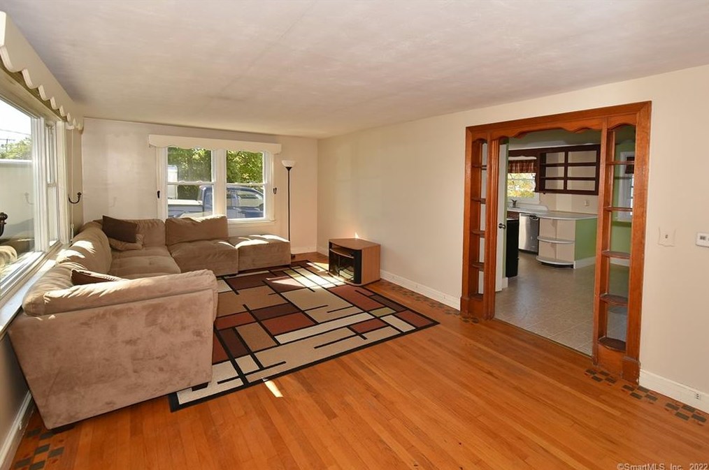1059 East St, Suffield CT  06078-1366 exterior