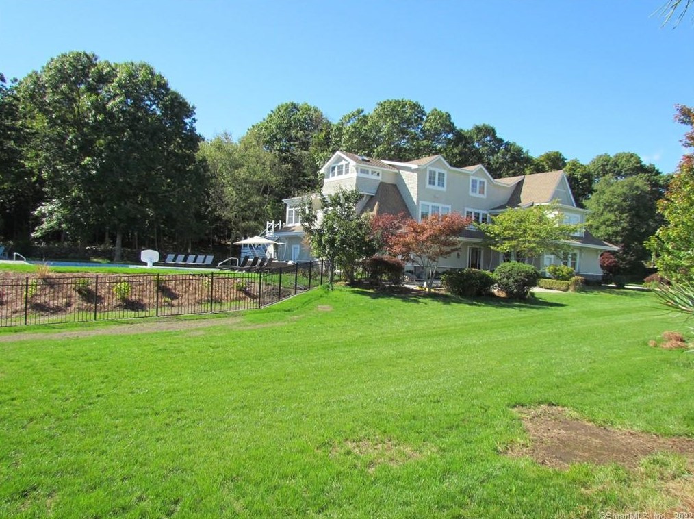 325 River Rd, Pawcatuck, CT 06379