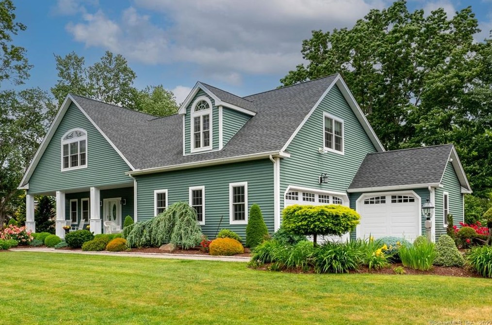 2 Congress Dr, Cromwell, CT 06416-1664