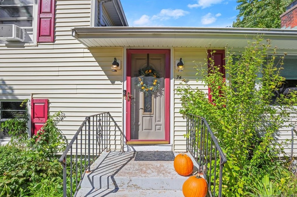 74 Dunn Rd, New Haven, CT 06518 exterior