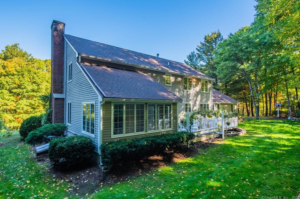 17 Fall Brk, Avon CT 06001-3522 exterior