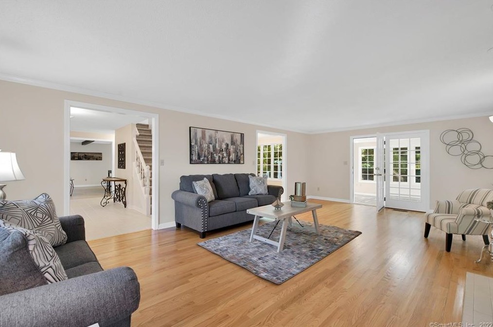 17 Fall Brk, Avon CT 06001-3522 exterior