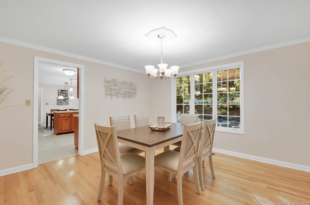 17 Fall Brk, Avon CT 06001-3522 exterior