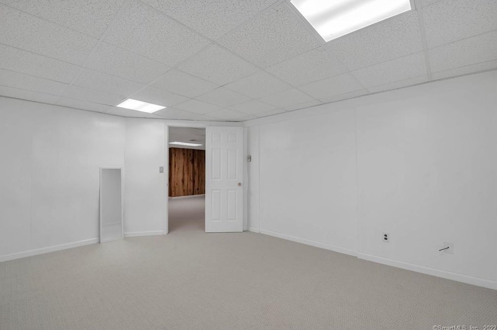 17 Fall Brk, Avon CT 06001-3522 exterior