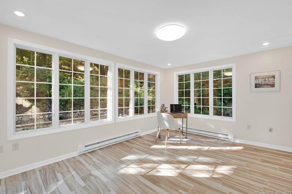 17 Fall Brk, Avon CT 06001-3522 exterior