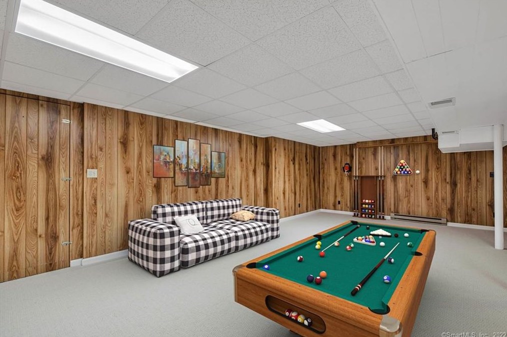 17 Fall Brk, Avon CT 06001-3522 exterior