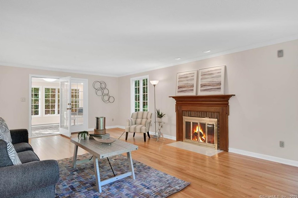 17 Fall Brk, Avon CT 06001-3522 exterior