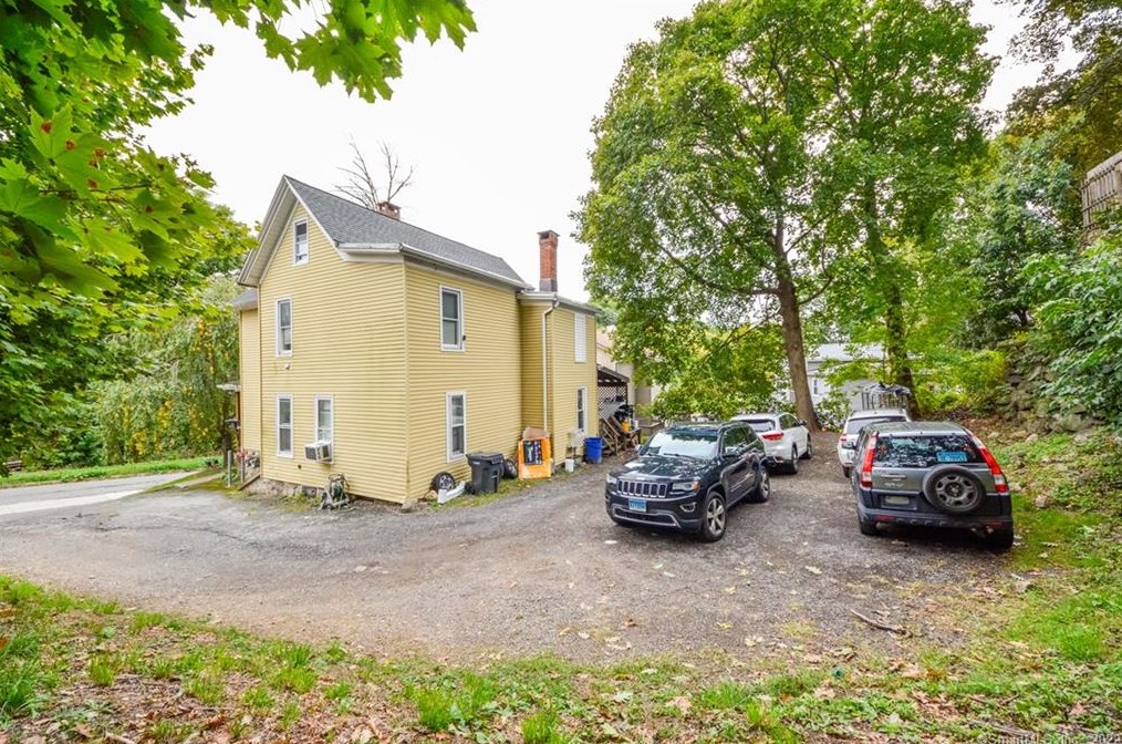 4 Benedict Ave, Danbury, CT 06810
