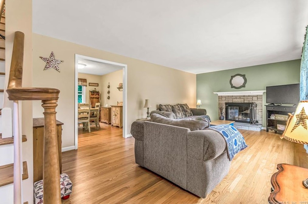 30 Bulmer Dr, Stratford, CT 06614-1965