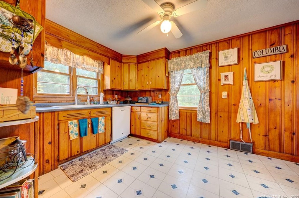213 Route 66, Columbia CT  06237-1420 exterior