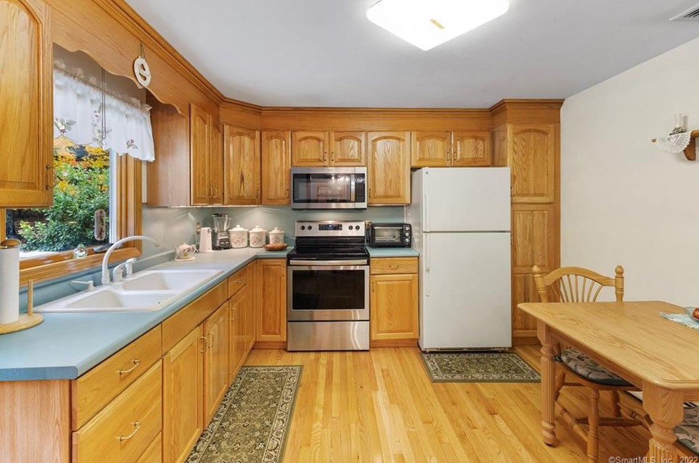 204 Metcalf Rd, Tolland CT 06084-3756 exterior