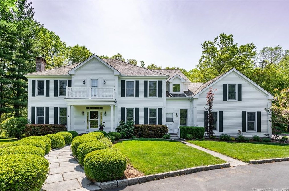 45 Old Meadow Rd, Woodbury, CT 06798