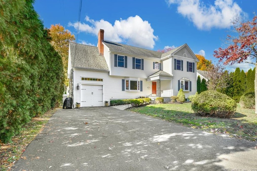 143 Bennett St, Fairfield, CT 06825-1304