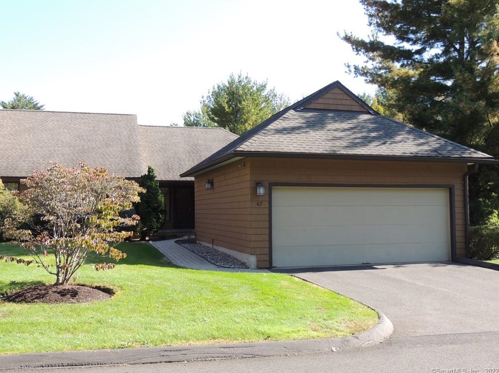 67 Bathcrescent Ln #67, Bloomfield, CT 06002