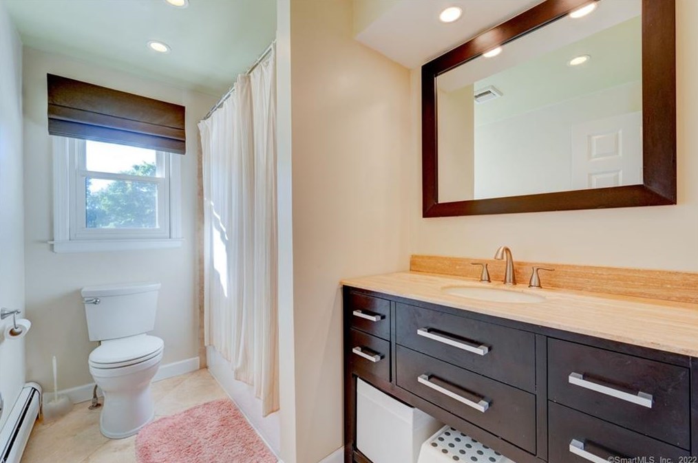 161 School House Rd, Hartford CT 06111-4033 exterior