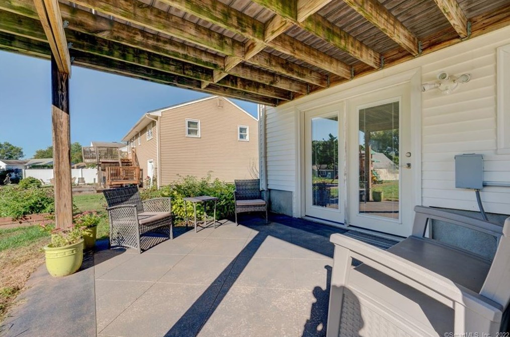 161 School House Rd, Hartford CT 06111-4033 exterior