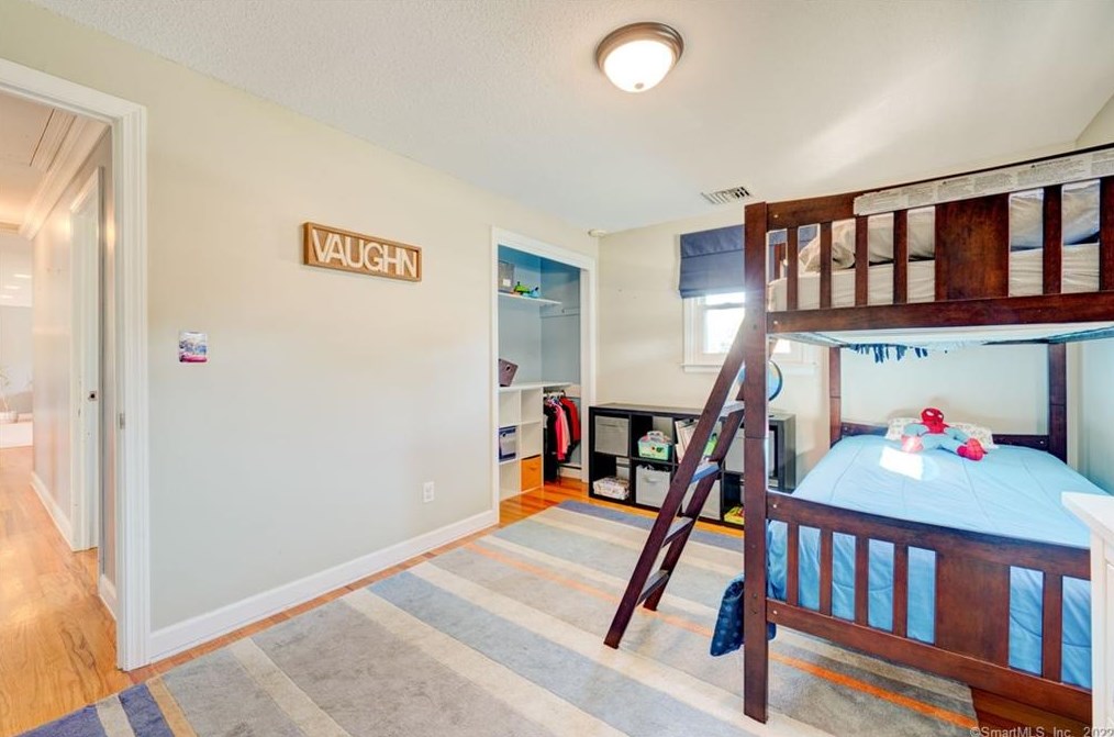 161 School House Rd, Hartford CT 06111-4033 exterior