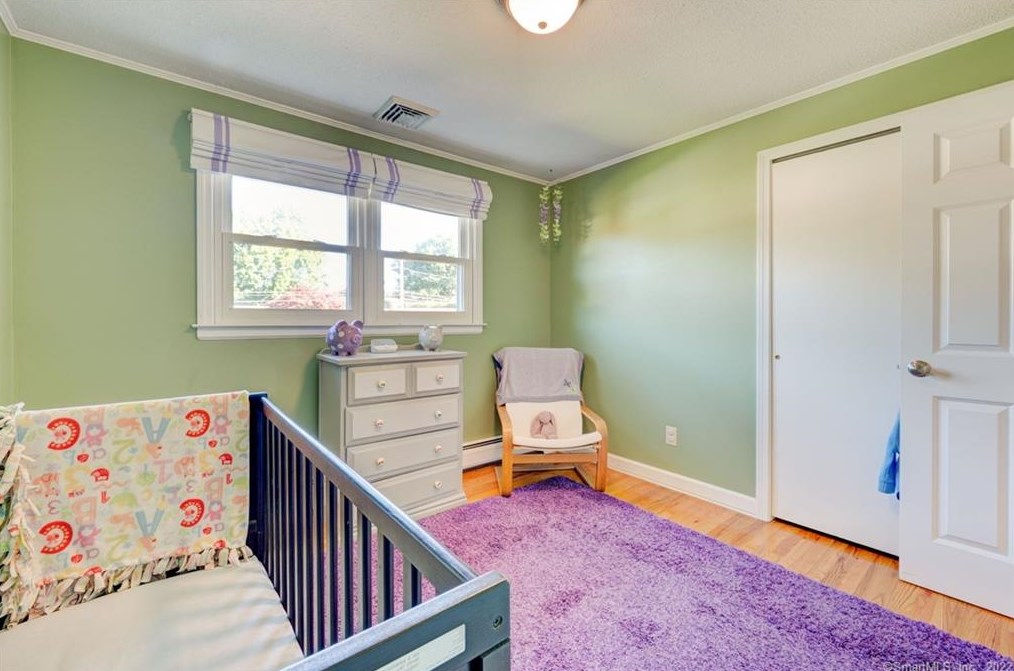 161 School House Rd, Hartford CT 06111-4033 exterior