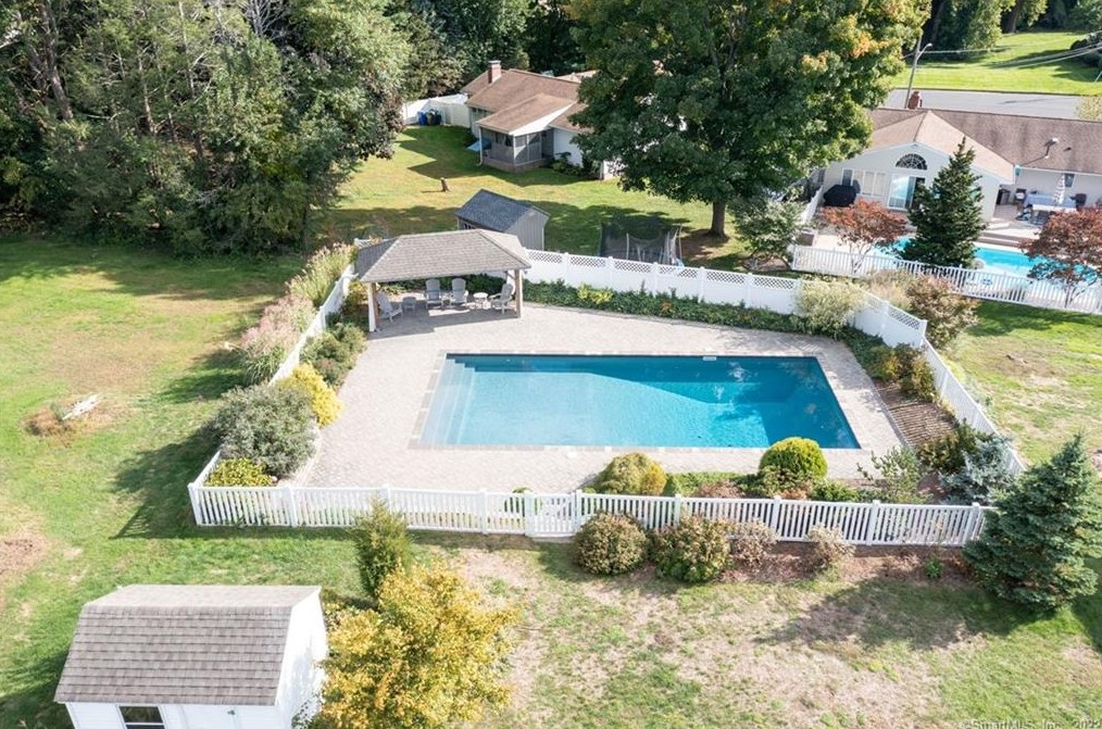 161 School House Rd, Hartford CT 06111-4033 exterior