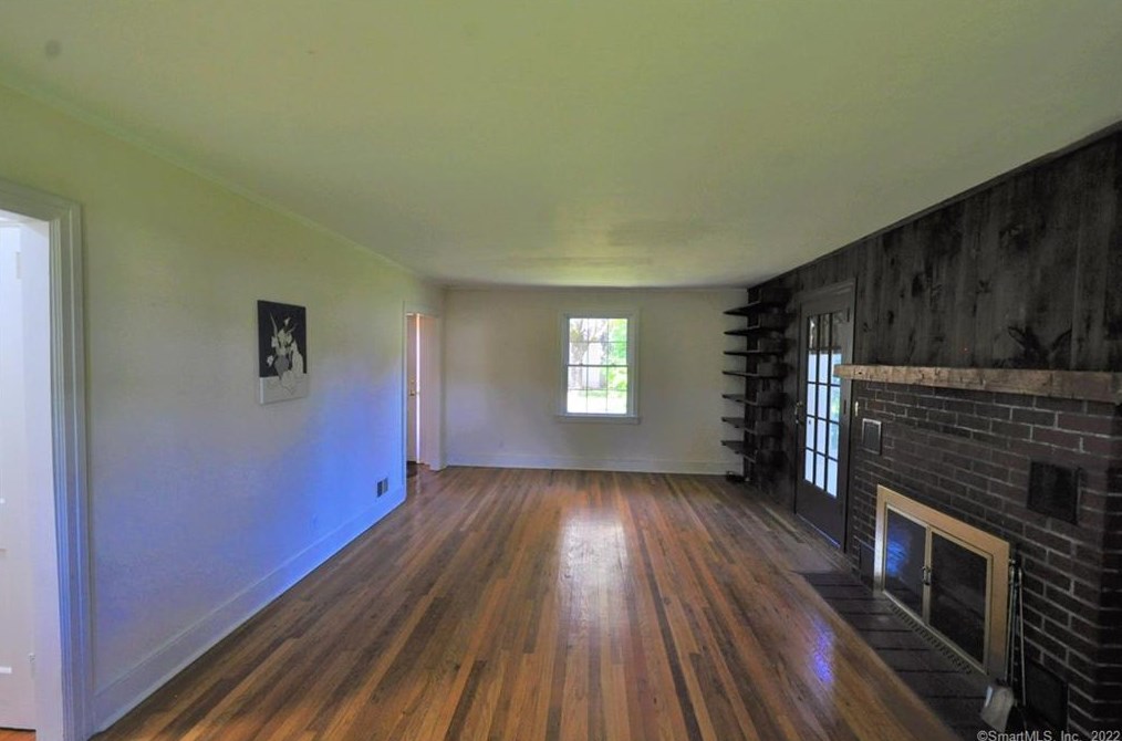 31 Edwards St, Guilford CT  06437-2118 exterior
