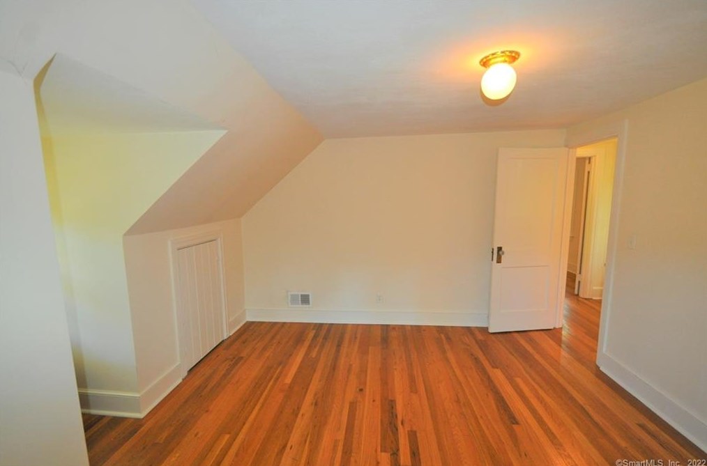 31 Edwards St, Guilford CT  06437-2118 exterior