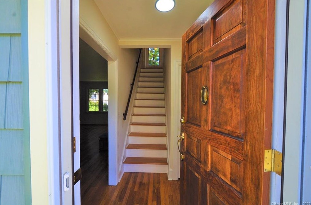31 Edwards St, Guilford CT  06437-2118 exterior