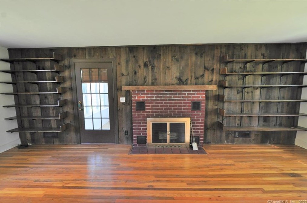 31 Edwards St, Guilford CT  06437-2118 exterior