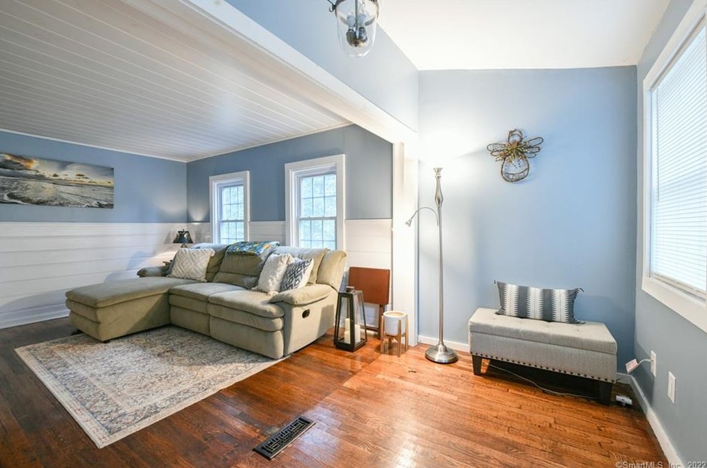 30 Sipples Hill Rd, Moodus, CT 06469