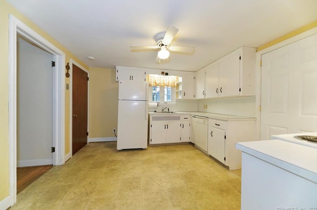 69 Burnbrook Rd, Hartford CT 06118-2009 exterior