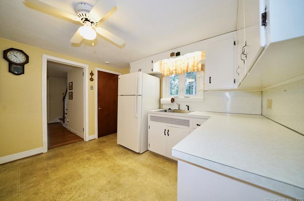 69 Burnbrook Rd, Hartford CT 06118-2009 exterior