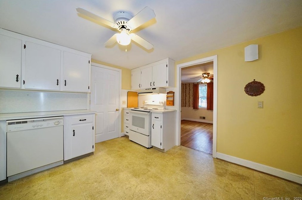 69 Burnbrook Rd, Hartford CT 06118-2009 exterior