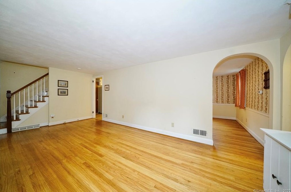 69 Burnbrook Rd, Hartford CT 06118-2009 exterior