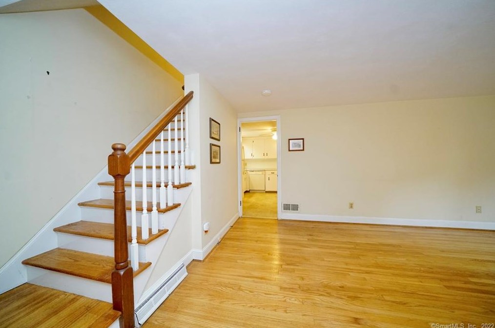 69 Burnbrook Rd, Hartford CT 06118-2009 exterior