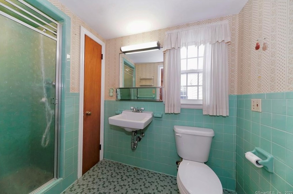 69 Burnbrook Rd, Hartford CT 06118-2009 exterior