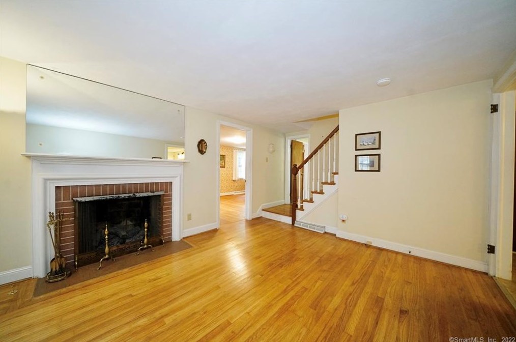 69 Burnbrook Rd, Hartford CT 06118-2009 exterior