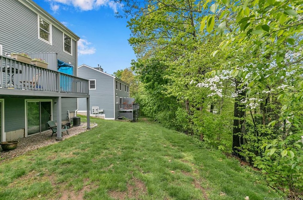 2480 Whitney Ave, New Haven CT  06518-3000 exterior