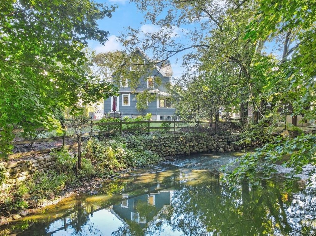 6 Park Ln, Tokeneke, CT 06820-3827