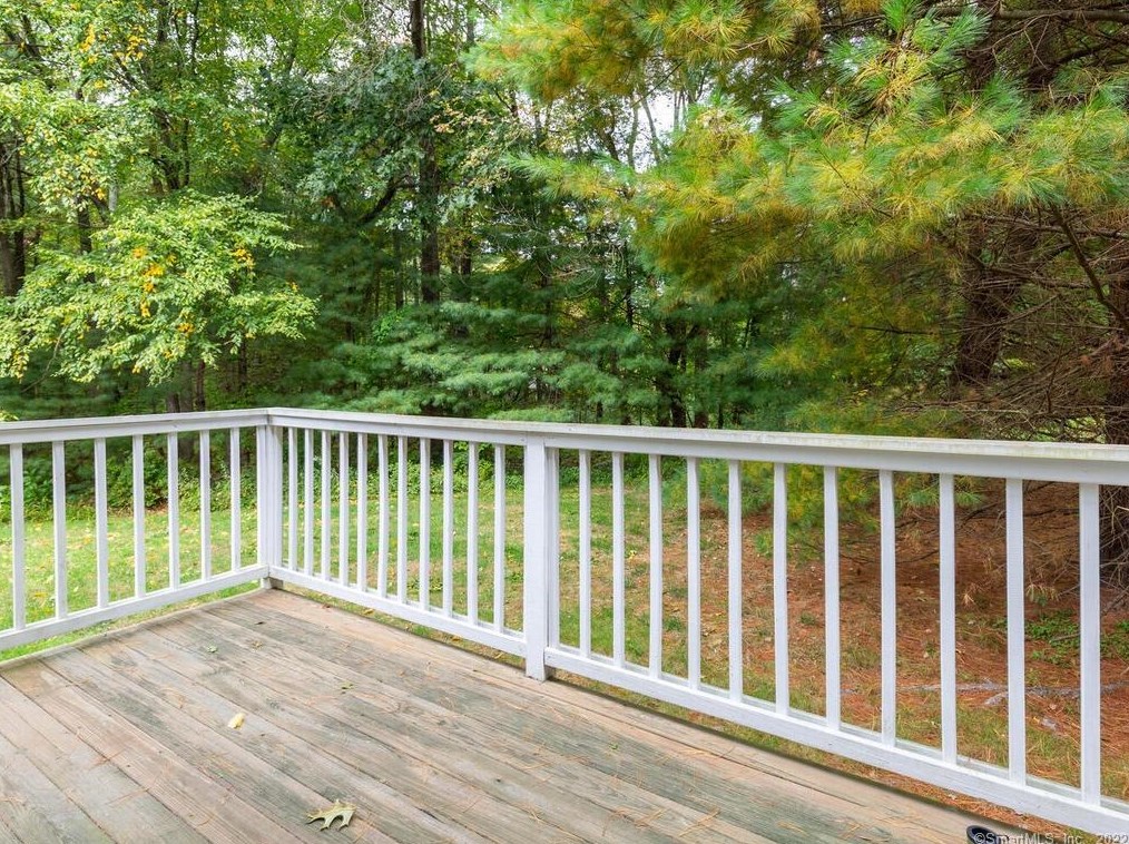 8 Edgewood Ct, Simsbury CT  06070-2350 exterior
