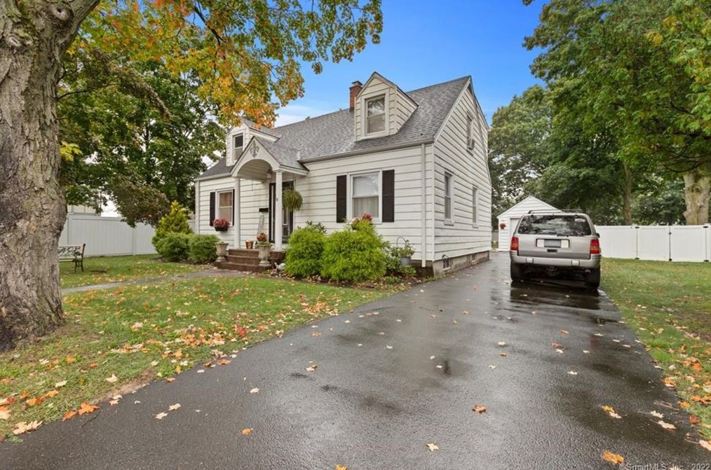 19 George St, North Haven, CT 06473